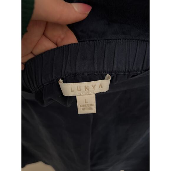 Lunya Pajama Set Womens Large Washable Silk Tank Shorts Deep Navy Blue Sleep PJs - Picture 8 of 9